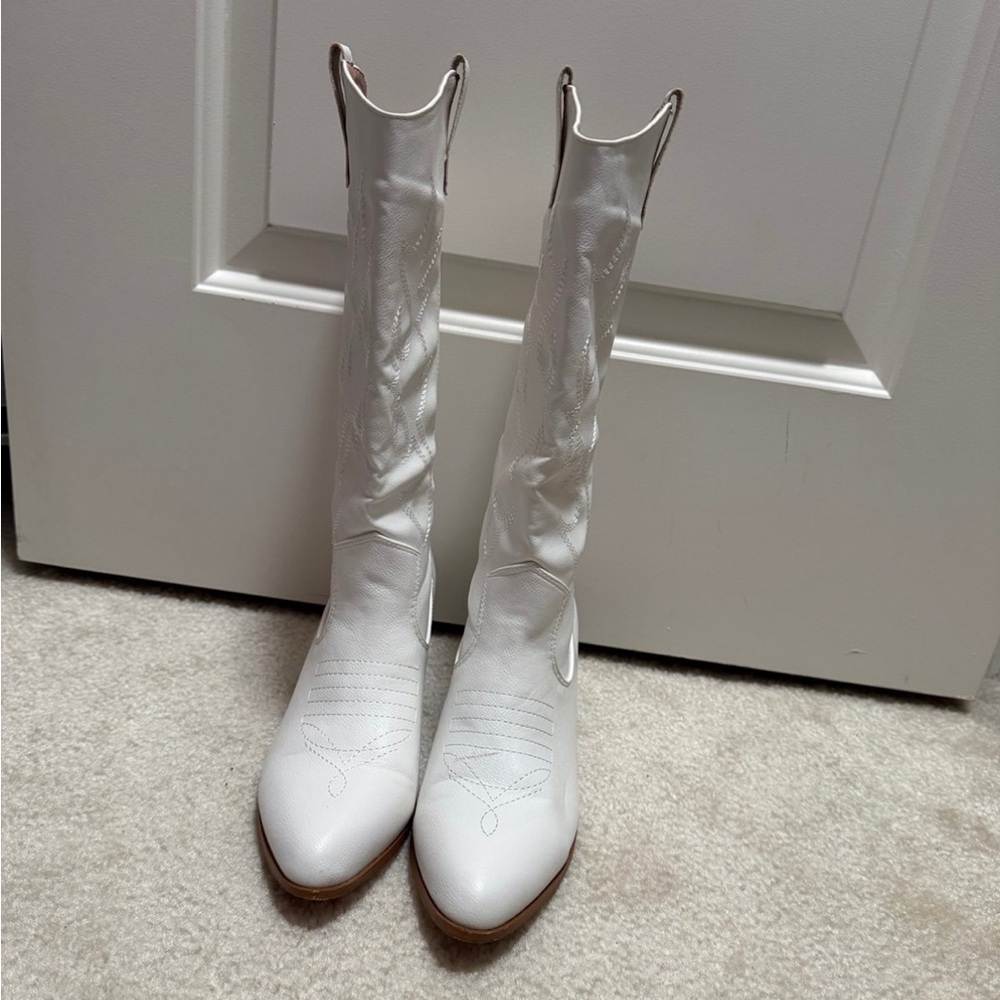 White Boots - Picture 3 of 5